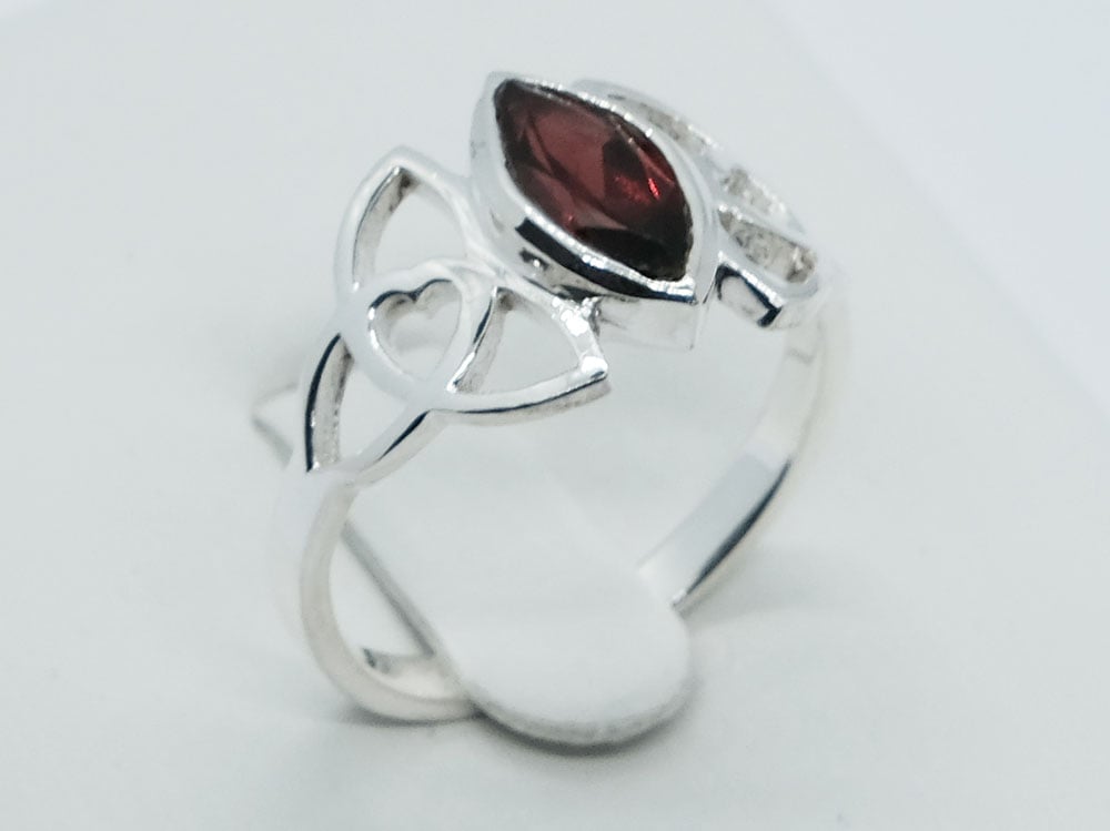 Silver Ring MRQ Cut Garnet