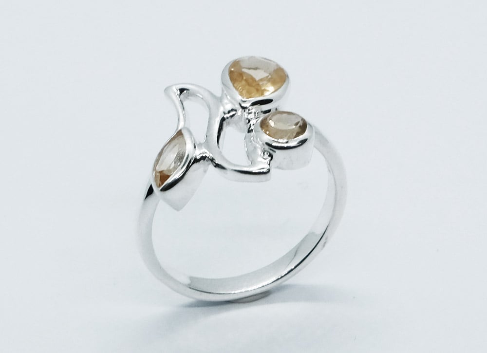 Silver Ring Leaves Cut Citrine