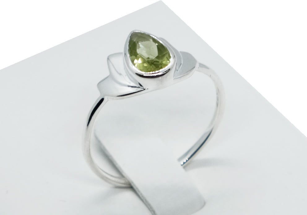 Silver Ring Cut Peridot Lotus
