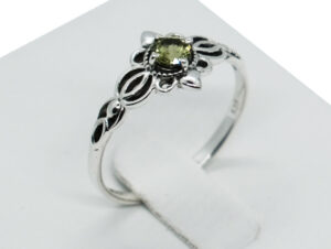 Silver Ring Flower Peridot