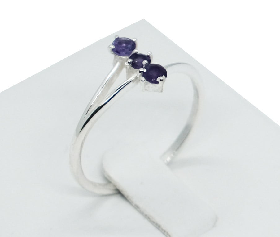 Silver Ring 3 Stones Amethyst