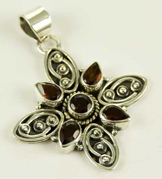 Silver Pendant Butterfly Garne