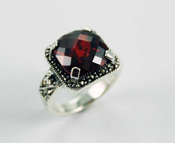 Ring Silver Square Garnet