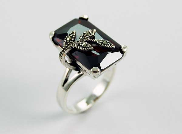 Silver Ring Rectangle Red