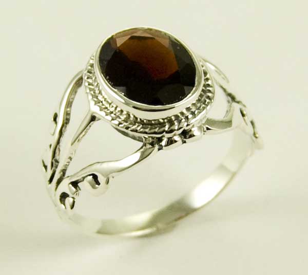 Silver Ring Garnet Cut