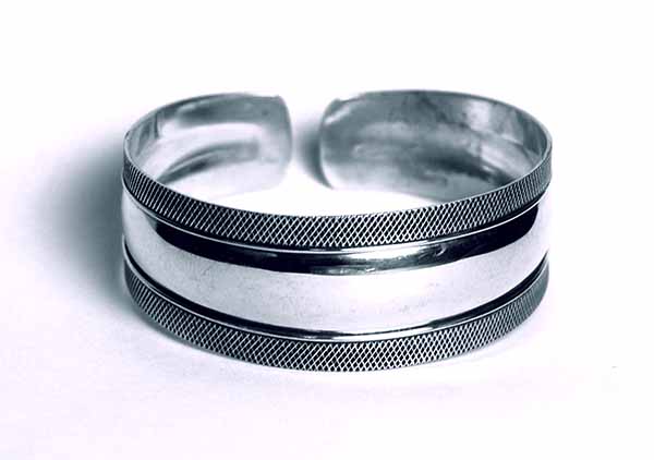 Silver Bangle Criss Cross