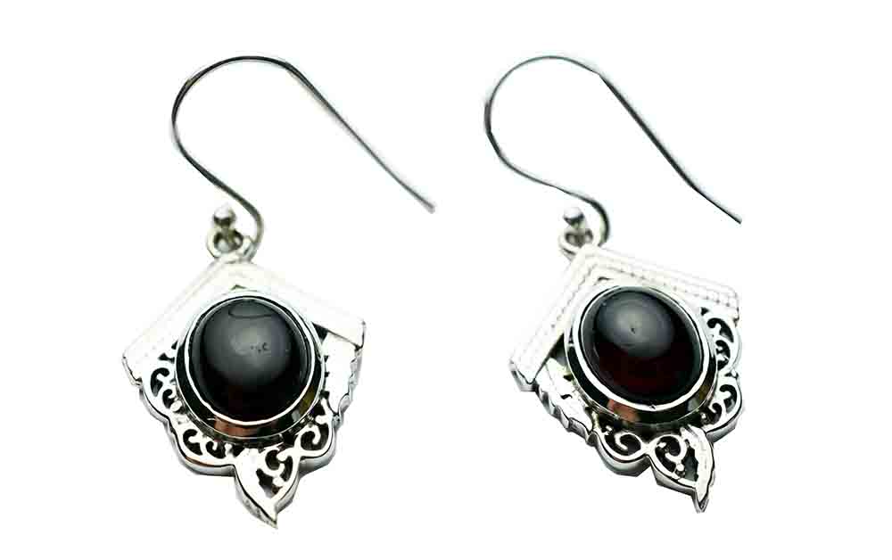 Silver Earring Oval Garnet