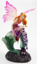 Fairy Purple Sat On Leaf