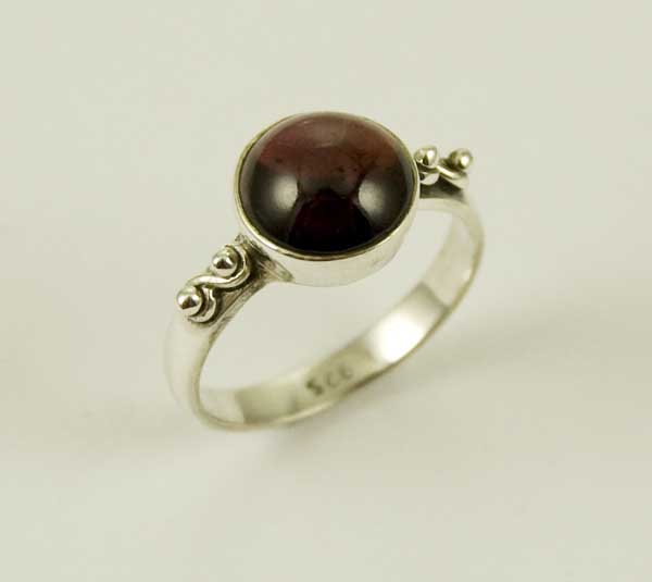 Ring Silver Circle Garnet