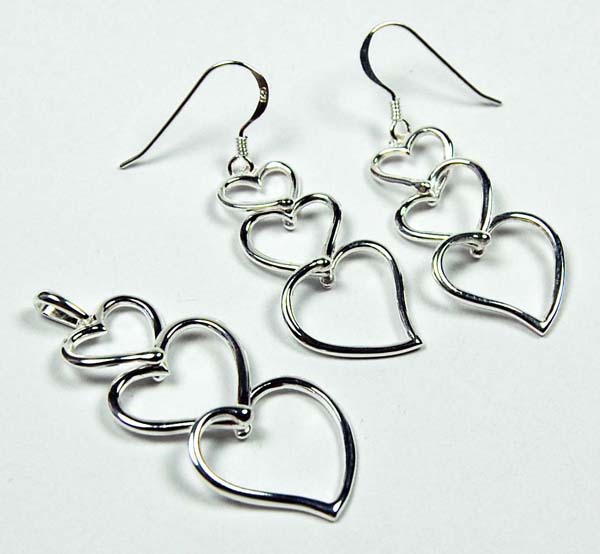 Pendant And Earring Set With Plain Hearts