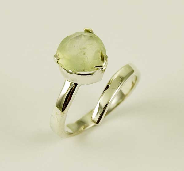 Ring Silver Peridot Cut Tear Drop Stone