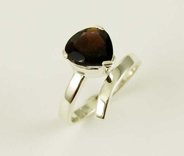 Ring Silver Garnet Cut Tear Drop Stone