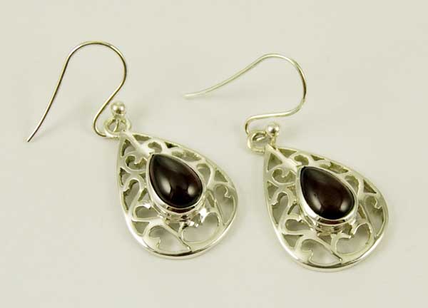 Earring Silver Oval Garnet