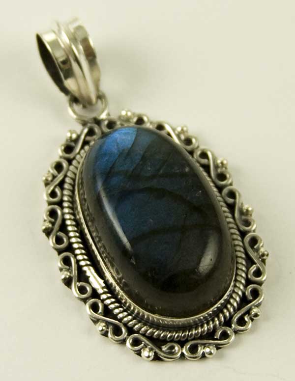 Silver Pendant Oval Fancy Edge