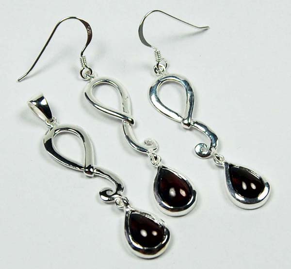 Pendant And Earring Set Fancy Teardrop Garnet