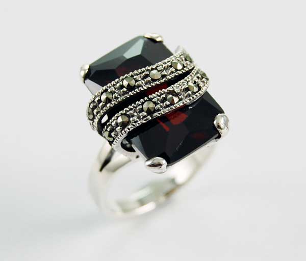 Ring Silver Square Garnet