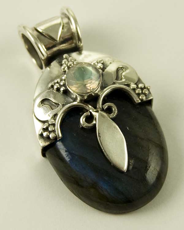 Silver Pendant Oval Stone