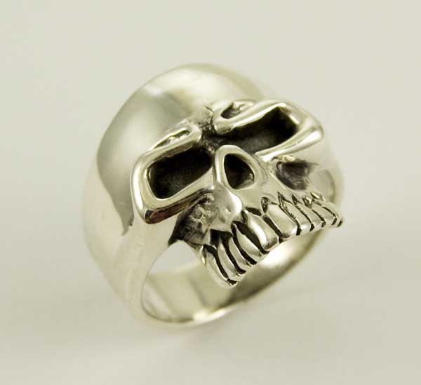 Ring Silver Skull With Wide Sunken Eyes