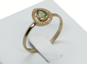Gold PL Ring Peardrop Peridot